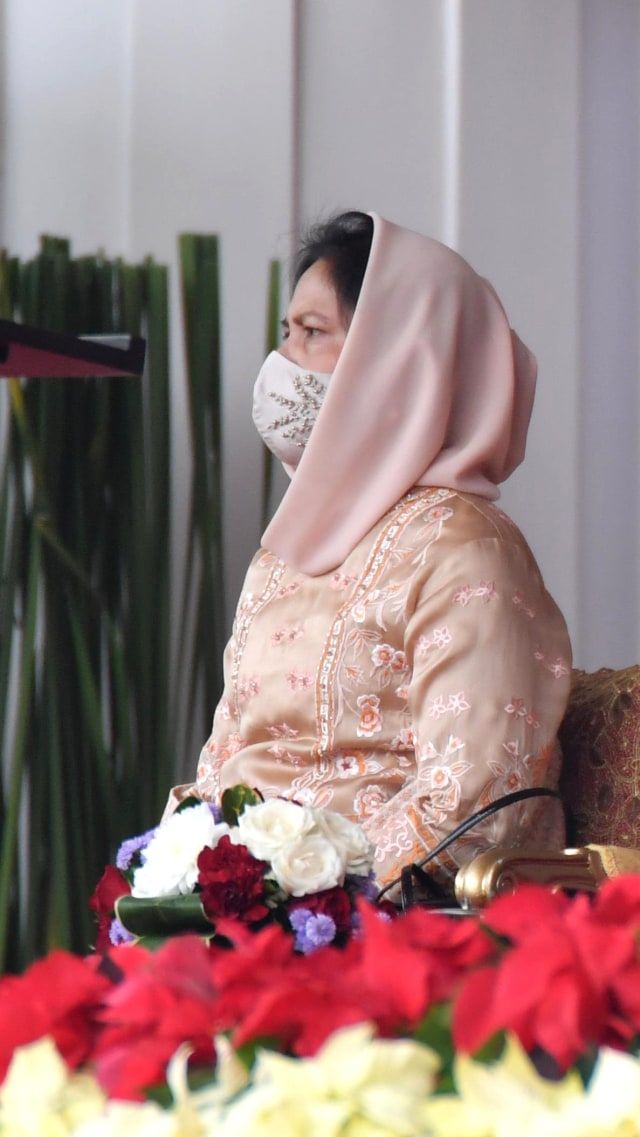 Ibu Negara Iriana Jokowi pada upacara peringatan HUT ke-75 RI yang digelar secara virtual, di Istana Merdeka, Jakarta, Senin (17/8). Foto: Agus Suparto/Handout/ANTARA FOTO