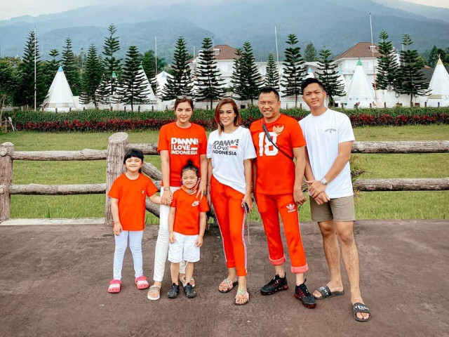 Keluarga Anang Hermansyah dan Ashanty. Foto: Instagram/aurelie.hermansyah