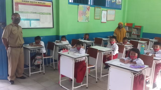 SD Negeri 1 Sungai Ringin menggelar sekolah tatap muka di hari pertama. Foto: Dok Hi!Pontianak