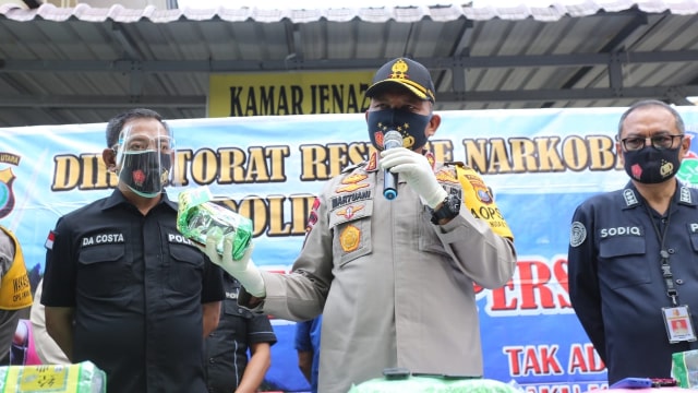 Kapolda Sumut Irjen Pol Martunai Sormin saat memaparkan pengungkapan sabu 100 Kg di RS Bhayangkara Medan. Foto: Dok. Istimewa