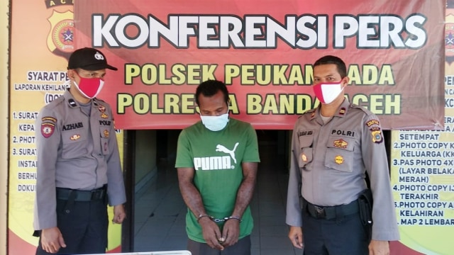 Pelaku pencurian enam AC di rumah dinas Pengadilan Tinggi Aceh di Ajuen, Peukan Bada, Aceh Besar. Foto: Polresta Banda Aceh