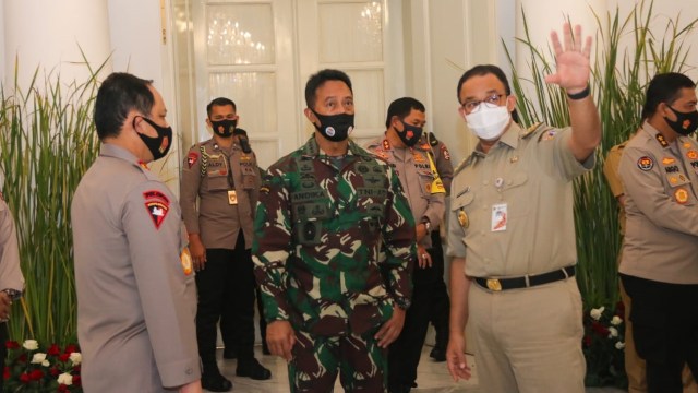 Gubernur DKI Jakarta, Anies Baswedan menerima kunjungan KSAD, Jenderal TNI Andika Perkasa dan Wakapolri, Komisaris Jenderal Gatot Eddy Pramono. Foto: PPID Jakarta