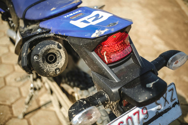Tampilan knalpot dan lampu stop Yamaha WR 155 R. Foto: Bangkit Jaya Putra/kumparan