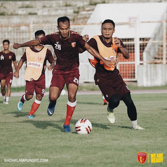 Pemain Badak Lampung FC sedang latihan di Stadion PKOR Way Halim, Bandar Lampung |Foto: Instagram/Badak Lampung FC 