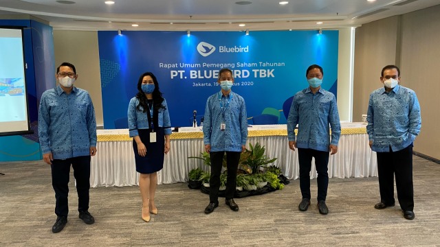 Jajaran direksi PT Blue Bird Tbk pada acara Rapat Umum Pemegang Saham Tahunan, Rabu, (19/8). Foto: Blue Bird