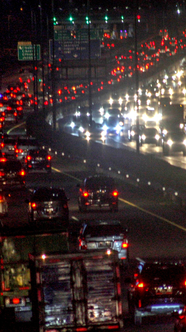 Sejumlah kendaraan memadati ruas jalan Tol Jagorawi, Cibubur, Jakarta Timur, Rabu (19/8). Foto: Yulius Satria Wijaya/ANTARA FOTO