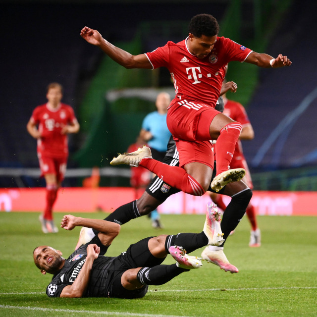 Serge Gnabry pada laga Lyon vs Bayern Muenchen. Foto: Franck Fife/Pool/Reuters