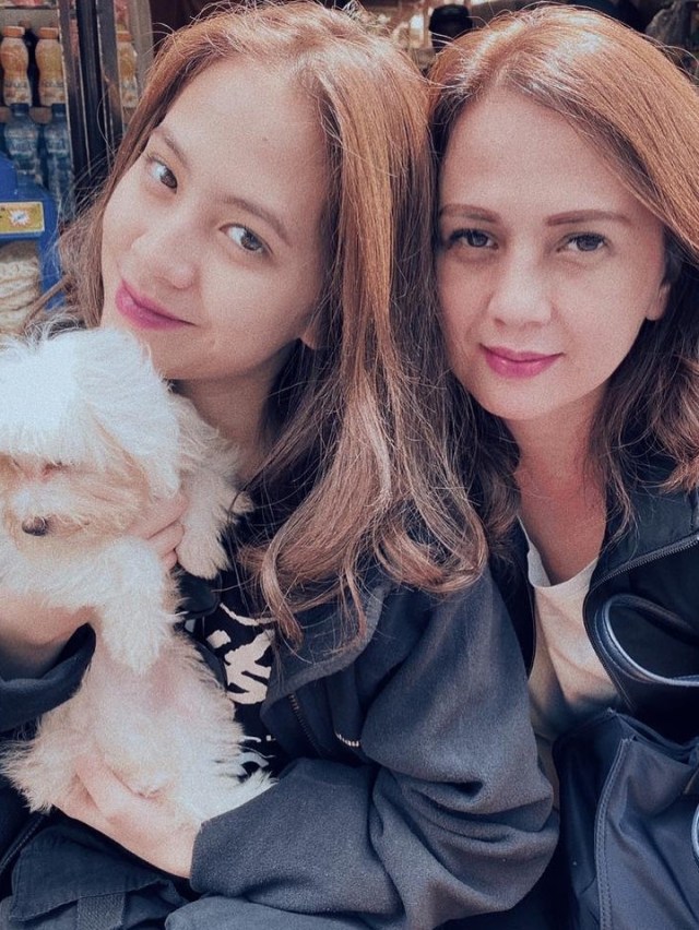 Adhisty Zara dan ibunda. Foto: Instagram/@zaraadhsty