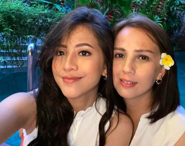 Adhisty Zara ex JKT48 dan ibunya. Foto: Instagram/@mrssaladin