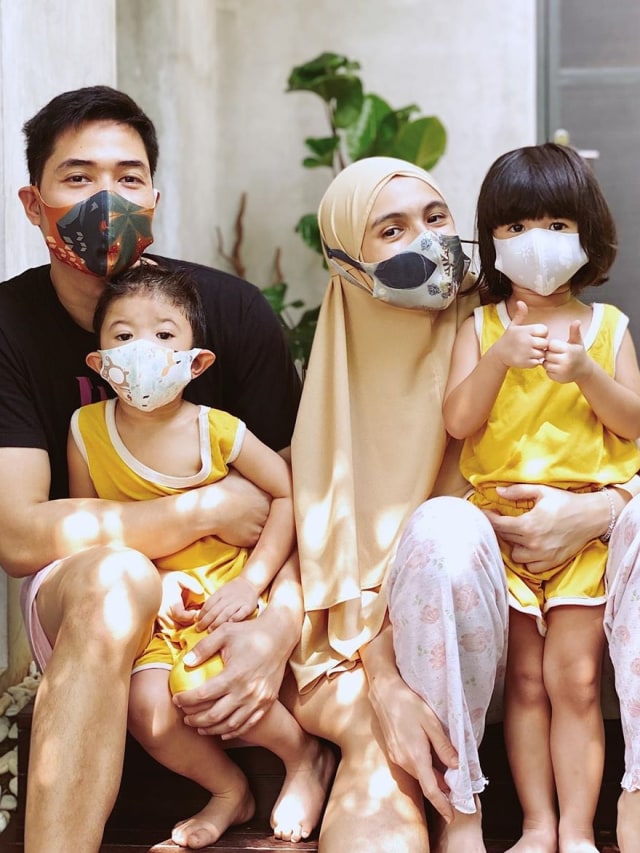 Keluarga Nycta Gina. Foto: Instagram/@missnyctagina