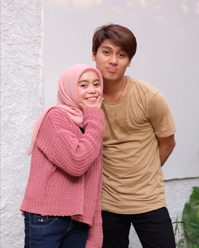 Lesty Kejora dan Rizky Billar. Foto: Instagram/@rizkybillar
