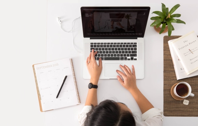 Ilustrasi sedang bekerja. Foto: Unsplash.com/chuclanov
