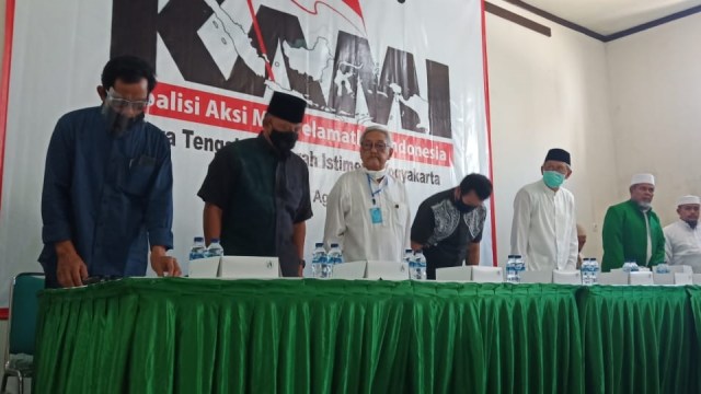 Gatot Nurmantyo (kedua kiri) saat deklarasi KAMI di Solo. Foto: Dok. Istimewa