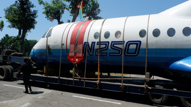 Pesawat N250 Gatotkaca karya BJ Habibie telah tiba di Museum Pusat TNI-AU Dirgantara Mandala (Muspusdirla) Yogyakarta. Foto: Arfiansyah Panji Purnandaru/kumparan