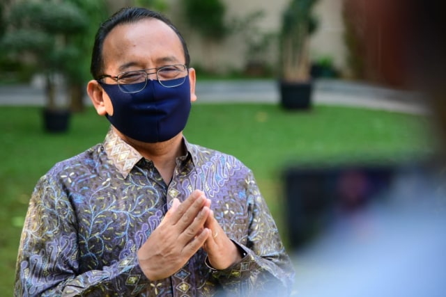 Menseneg Pratikno memberikan keterangan pers soal perombakan kabinet. Foto: Muchlis Jr/Biro Pers Sekretariat Presiden