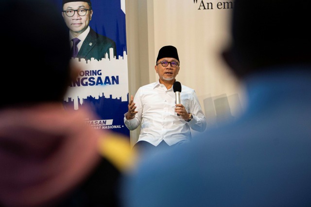 Ketua Umum Partai Amanat Nasional (PAN) Zulkifli Hasan menyampaikan paparan dalam Mentoring Kebangsaan di Amanat Institute, Jakarta, Sabtu (22/8). Foto: Aditya Pradana Putra/Antara Foto