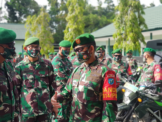 Dandim 1014/PBN Letkol Arh Drajad Tri Putro memberikan arahan usai apel gelar kesiapan pengamanan Pilgub Kalteng. Joko Hardyono/InfoPBUN