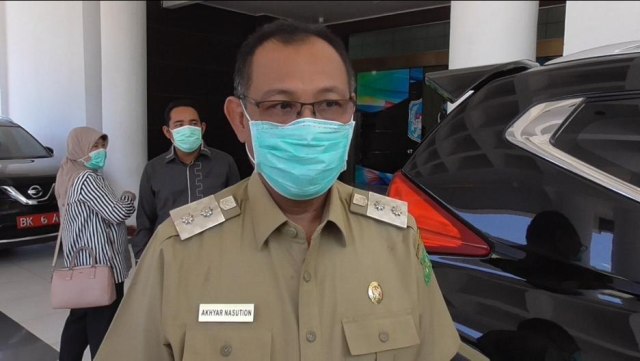 Akhyar Nasution saat diwawancarai wartawan, Senin (24/8).
 Foto: Rahmat Utomo/kumparan