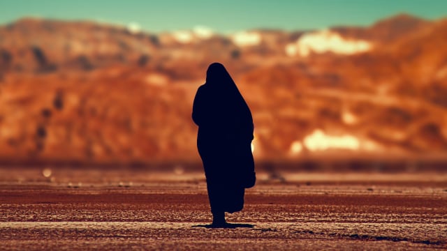 Ilustrasi perempuan berhijab. Foto: Unsplash.com/coopery