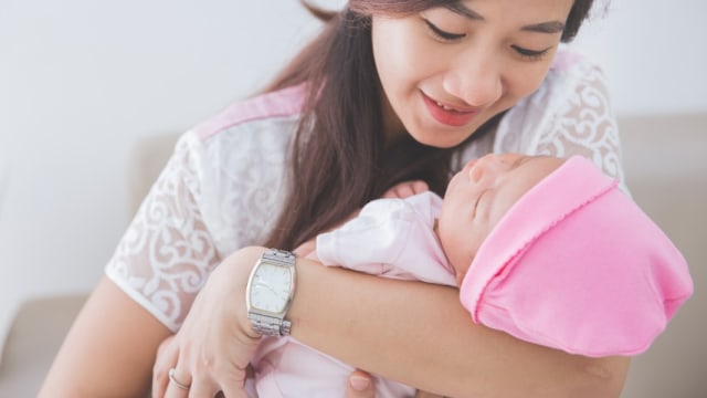 ibu dan bayi baru lahir Foto: Shutter Stock