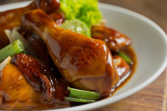 Ayam Bumbu Kecap Foto: Yogi Hadijaya/Shutter Stock