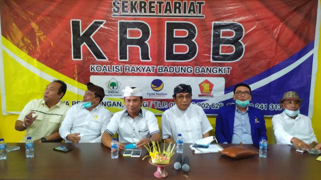 Calon koalisi Diatmika-Muntra bersama perwakilan partai saat deklarasi -IST