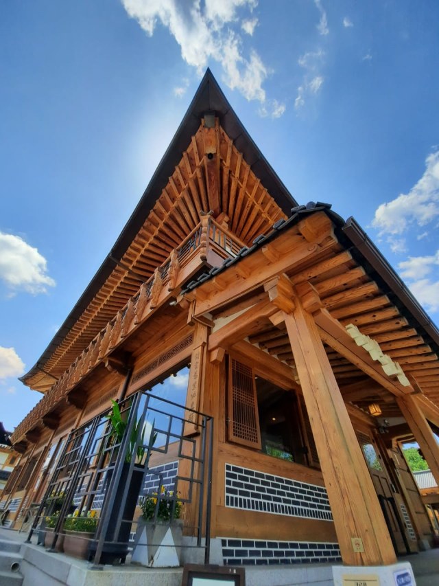 Salah satu rumah di Hanok Eunpyeong. Foto: Khiththati/acehkini