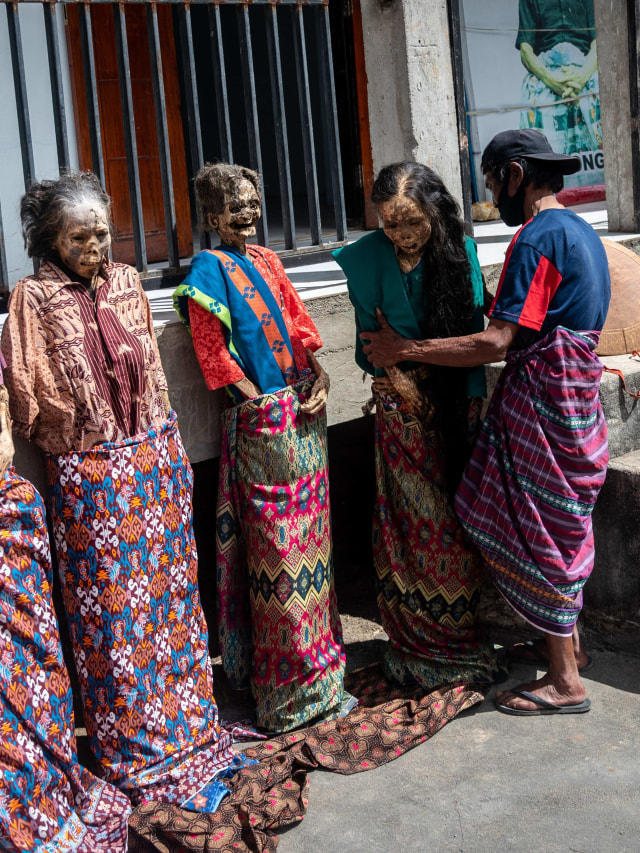 Suasana ritual adat yang disebut Ma'Nene di Panggala, Toraja Utara, Jumat (28/8). Foto: Hariandi Hafiz/AFP
