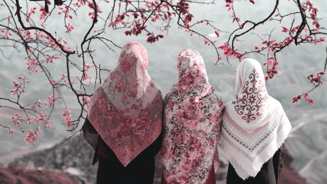 Ilustrasi wanita-wanita salehah. Foto: Unsplash.com/hasanalmasi