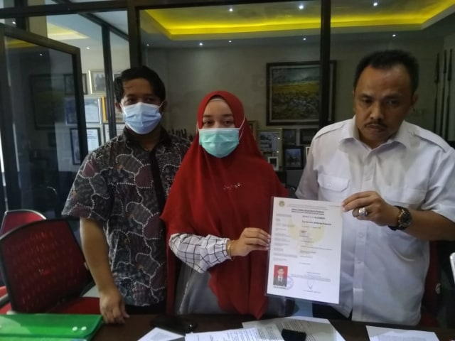 Dari kiri: Awwahun Halim, Hani Alfiyatulaili, dan Yayan Riyanto. Foto: dok