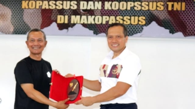 Komandan Komando Operasi Khusus TNI (Dankoopssus) TNI, Mayjen TNI Ricard T.H Tampubolon saat berkunjung ke Markas Komando Pasukan Khusus (Kopassus) di Cijantung, Jakarta Timur, Jumat (28/8/2020).  Foto: Pendam TNI