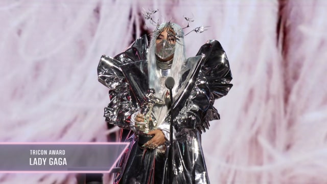 Gaya Nyentrik Selebriti di Ajang MTV VMA 2020, Lady Gaga Ganti Baju 9 Kali. Foto: VIACOM/via REUTERS