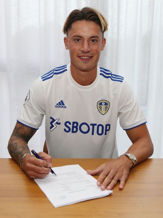 Pemain baru Leeds United, Robin Koch. Foto: Instagram/@leedsunited