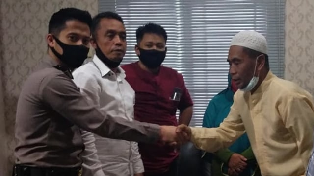 Sarpan saat mencabut laporan penganiayaannya di Mapolrestabes Medan. Foto: Dok. Istimewa