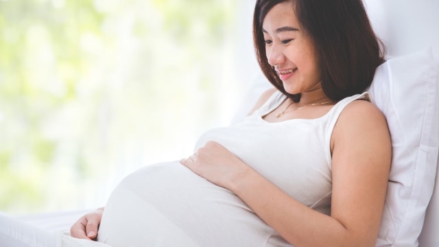 Ilustrasi yang janin rasakan saat ibu hamil tertawa. Foto: Shutterstock