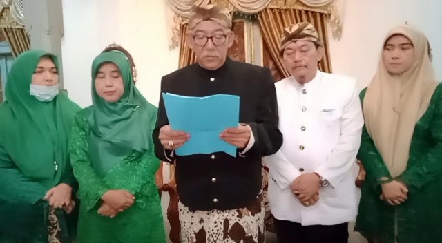 Keluarga Kasultanan Cirebon secara tegas tidak mengakui PRA Luqman Zulkaedin sebagai sultan sepuh XV.  (Taufik)