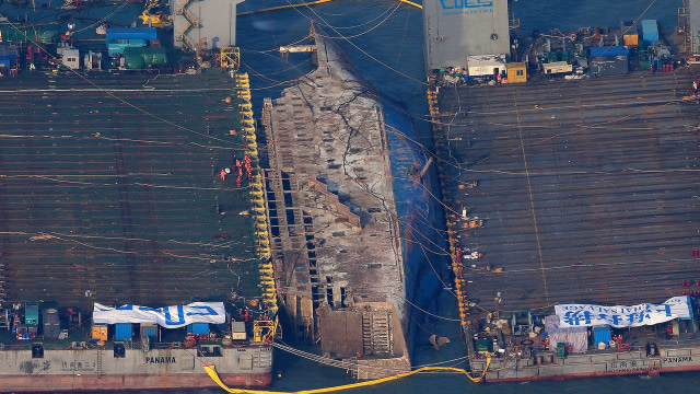 Tragedi tenggelamnya kapal Sewol. Foto: Reuters