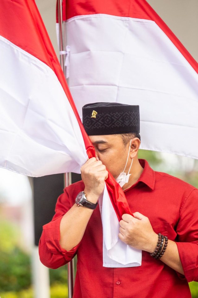 Eri Cahyadi  saat terima rekomendasi PDIP. Foto: DPC PDIP Surabaya