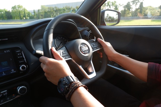 Posisi menggenggam setir Nissan Kicks e-Power. Foto: Aditya Pratama Niagara/kumparan