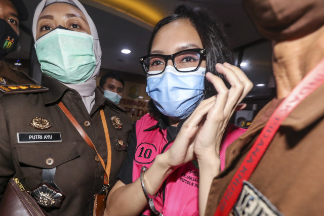 Jaksa Pinangki usai melakukan pemeriksaan.
 Foto: ANTARAFOTO/Galih Pradipta