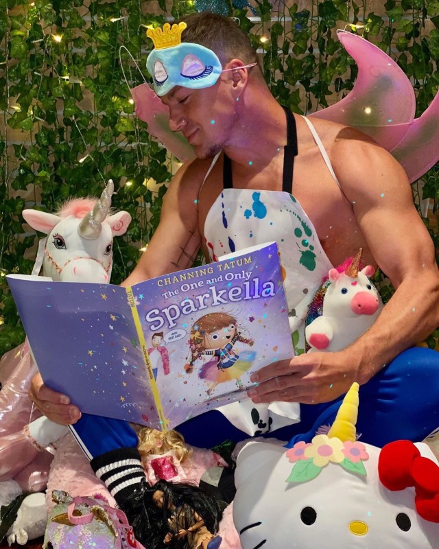 Gaya Channing Tatum saat luncurkan buku cerita anak. Foto: Instagram/@channingtatum