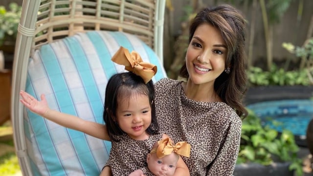 Farah Quinn dan anak perempuannya, Yaya. Foto: Instagram/@farahquinnofficial