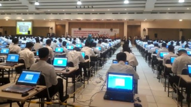 Seleksi Kompetensi Dasar (SKD) CPNS Pemkot Bandung yang diadakan di Graha Batununggal Bandung. Foto: Rachmadi Rasyad/kumparan.