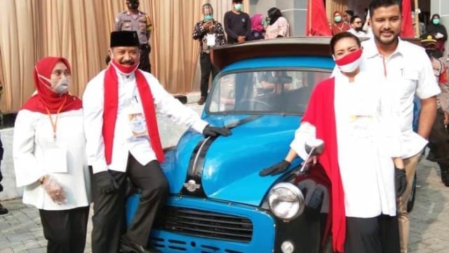Oplet Si Doel yang digunakan Muhamad-Rahayu Saraswati saat mendaftar ke KPU Tangerang Selatan, Jumat (4/9). Foto: Dok. Istimewa