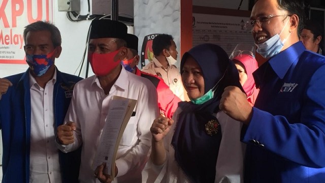 Pasangan bakal calon walikota dan wakil walikota Hidayat-Habsa di Kantor KPU, Jumat (4/9). Foto: Kristina Natalia/PaluPoso