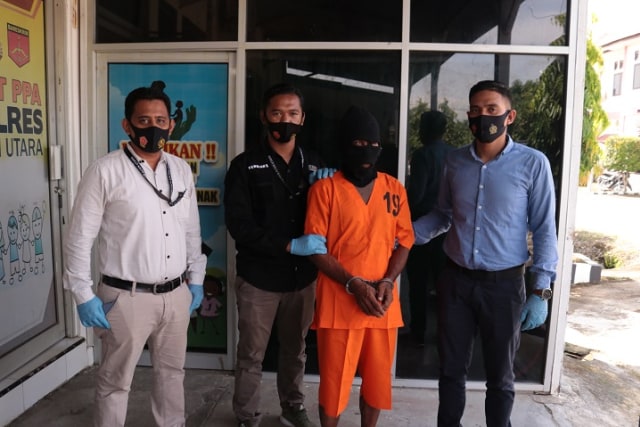 Polisi menangkap ayah berusia 58 tahun yang diduga memperkosa anak tiri yang masih di bawah umur. Foto: Dok. Polres Aceh Utara