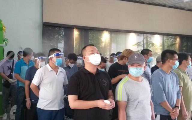 TKA asal China yang tiba di Aceh untuk bekerja di lokasi proyek pembangunan PLTU unit 3 dan 4 Nagan Raya, Aceh,. Foto: Humas Nagan Raya 