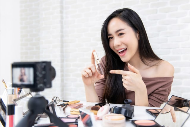 Ilustrasi beauty vlogger. Foto: Shutterstock