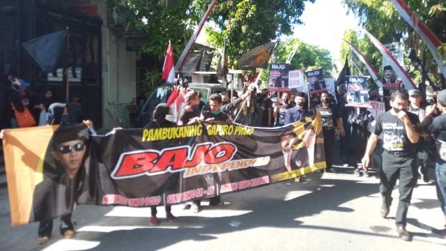 Bagyo Wahyono dan FX Supardjo (Bajo) mendaftar KPU Solo, Jawa Tengah. Foto: kumparan