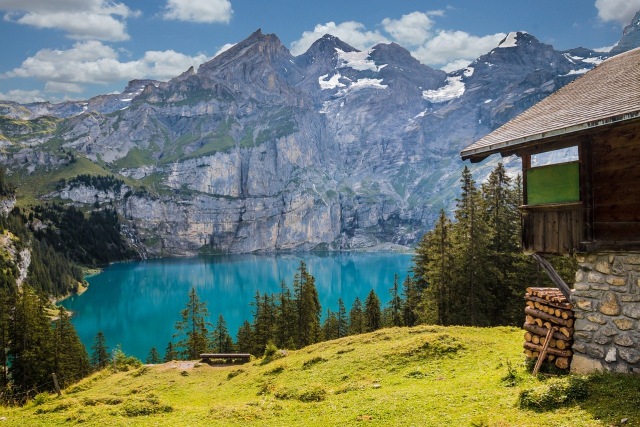 Danau Oeschinen Swiss (https://pixabay.com)